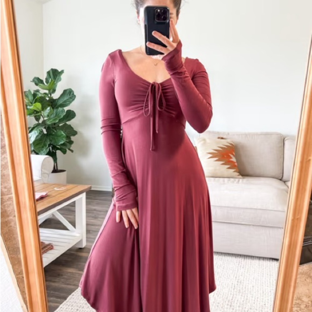 Elegant Burgundy Long Sleeve Dress